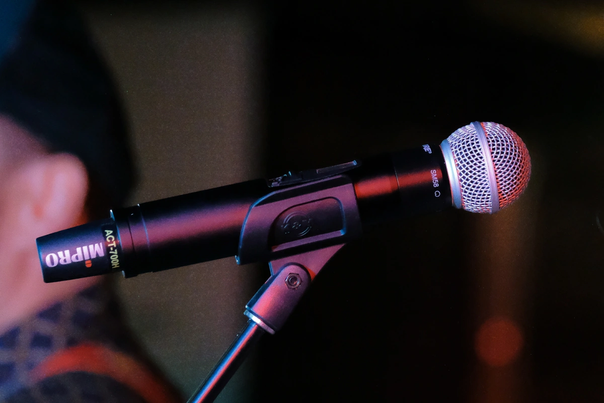 wireless microphones for live event production services and audio visual productions
